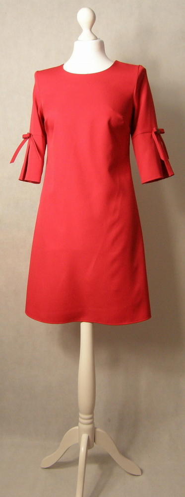 Sukienka Kamatex z okrągłym dekoltem midi z długim rękawem