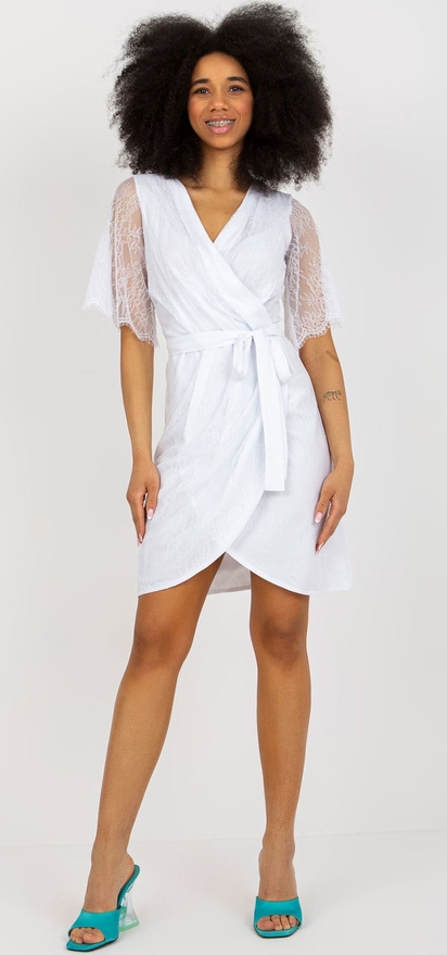 Sukienka Lakerta mini z dekoltem w kształcie litery v z krótkim rękawem