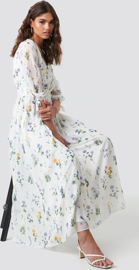 Sukienka NA-KD z długim rękawem z dekoltem w kształcie litery v maxi
