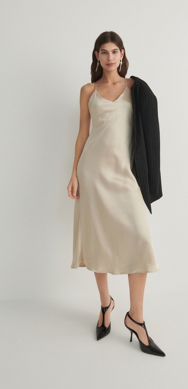 Sukienka Reserved z tkaniny z dekoltem w kształcie litery v z długim rękawem
