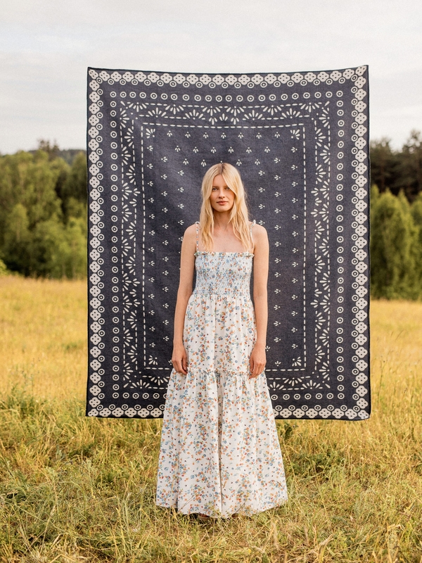 Sukienka Reserved z tkaniny z okrągłym dekoltem