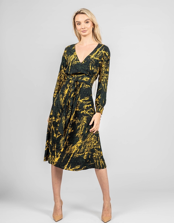 Sukienka ubierzsie.com w stylu casual z dekoltem w kształcie litery v
