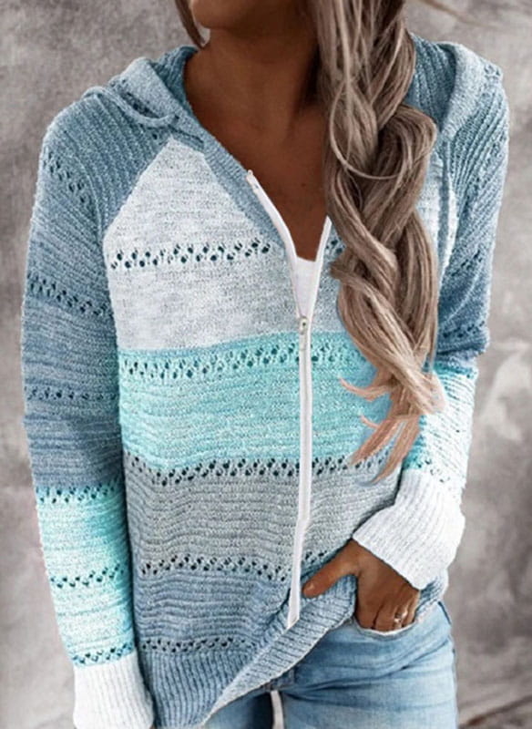 Sweter Attirra w stylu casual