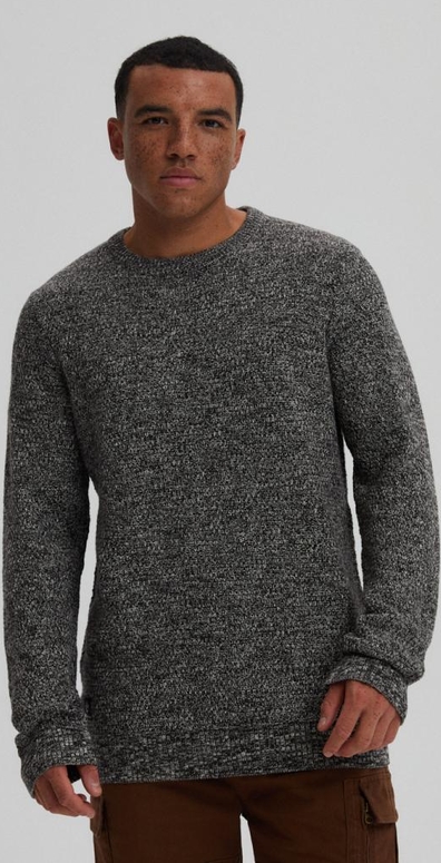 Sweter Diverse z okrągłym dekoltem w stylu casual