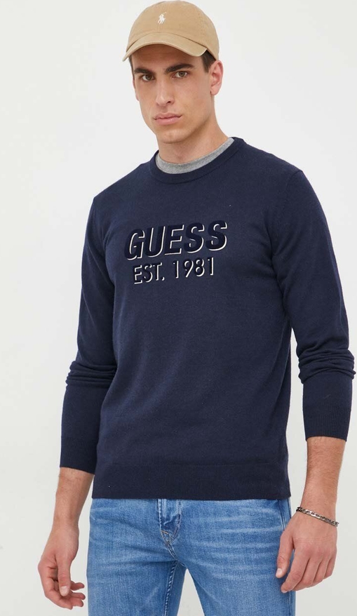 Sweter Guess z okrągłym dekoltem w młodzieżowym stylu z jedwabiu