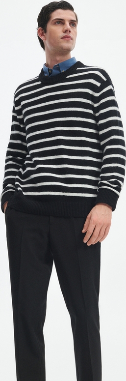 Sweter Reserved w młodzieżowym stylu z okrągłym dekoltem