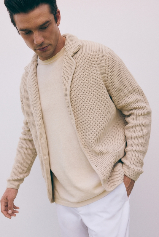 Sweter Reserved z okrągłym dekoltem w stylu casual