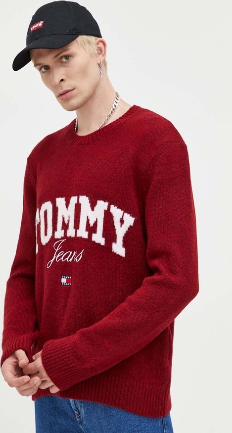 Sweter Tommy Jeans z okrągłym dekoltem w młodzieżowym stylu