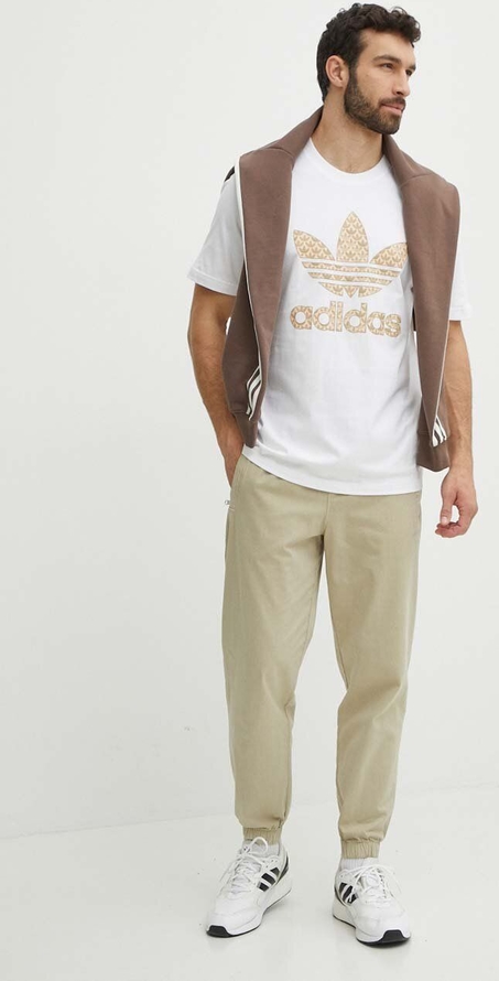 T-shirt Adidas Originals z bawełny w sportowym stylu z nadrukiem
