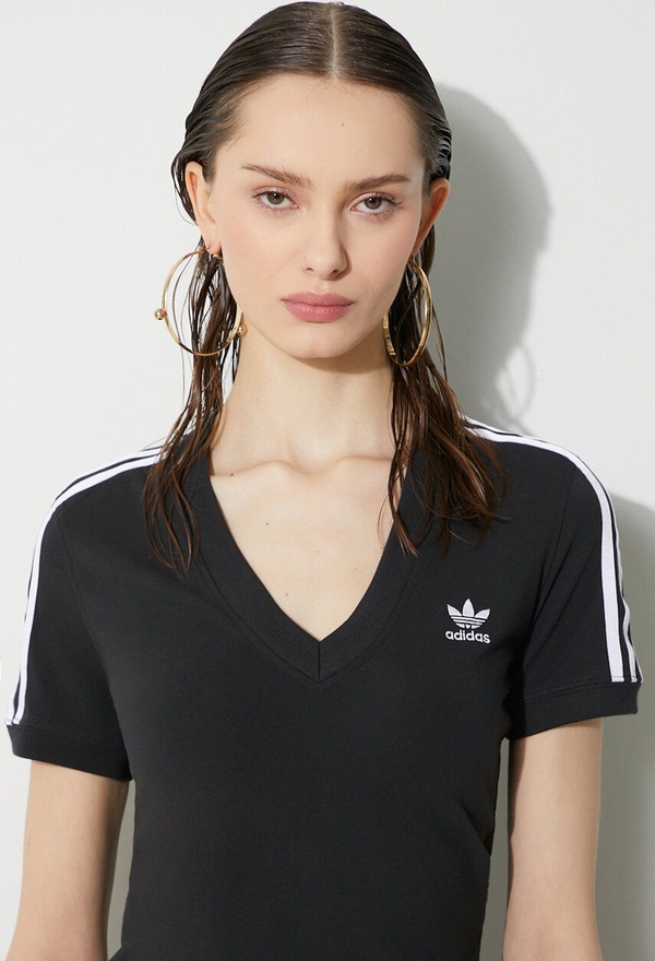 T-shirt Adidas Originals z dekoltem w kształcie litery v z bawełny