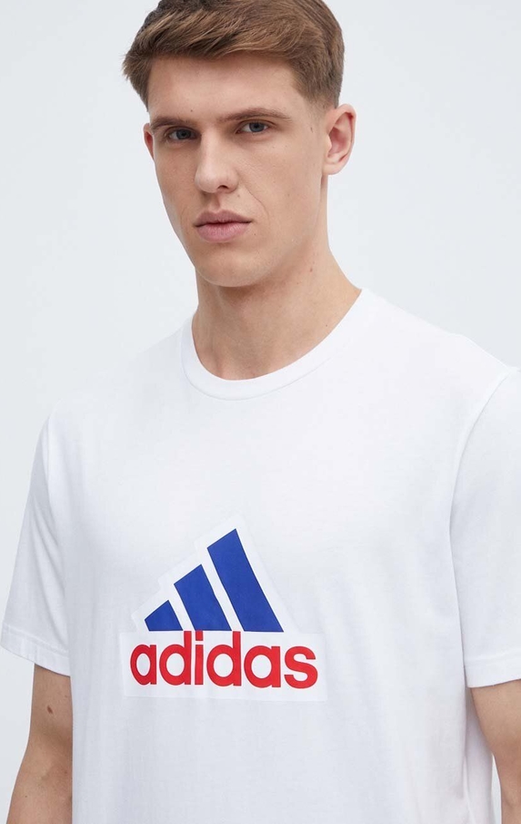 T-shirt Adidas w młodzieżowym stylu z bawełny z nadrukiem