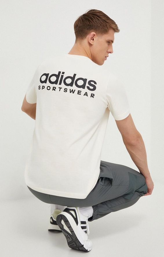 T-shirt Adidas z bawełny z krótkim rękawem w sportowym stylu