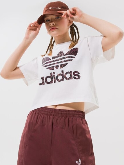 T-shirt Adidas z krótkim rękawem w młodzieżowym stylu z okrągłym dekoltem
