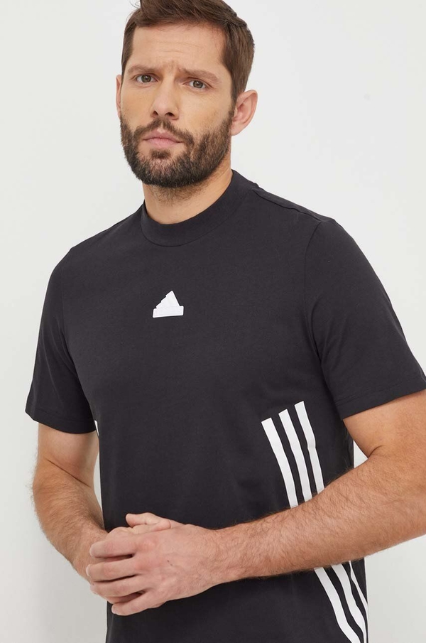 T-shirt Adidas z krótkim rękawem w sportowym stylu z nadrukiem