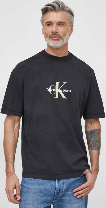 T-shirt Calvin Klein w młodzieżowym stylu z krótkim rękawem z nadrukiem