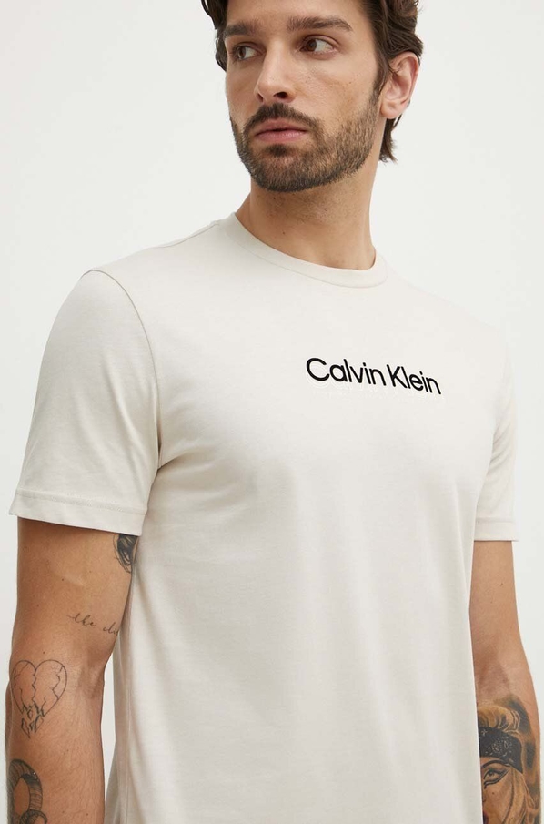 T-shirt Calvin Klein z bawełny w młodzieżowym stylu