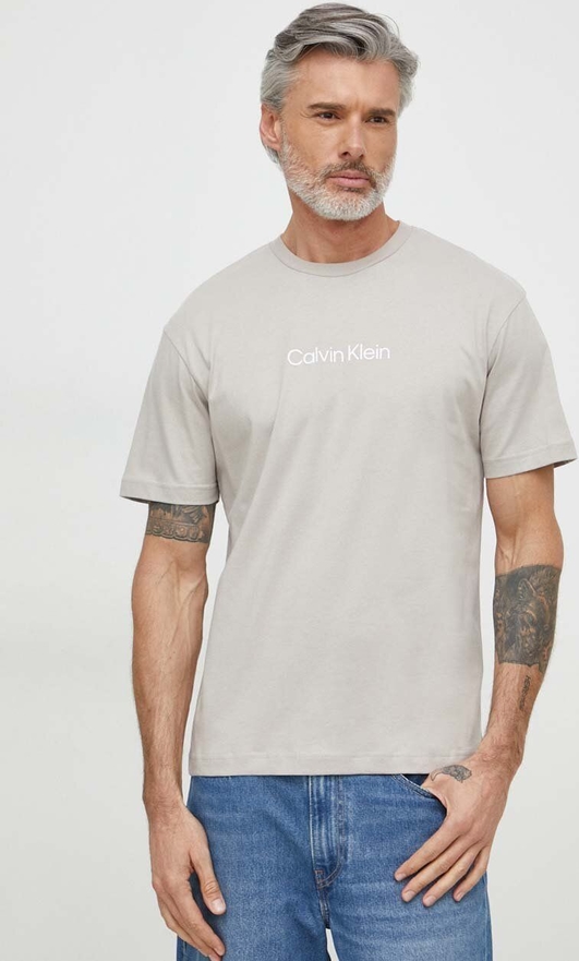 T-shirt Calvin Klein z bawełny w młodzieżowym stylu