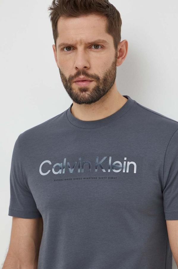 T-shirt Calvin Klein z bawełny z nadrukiem z krótkim rękawem