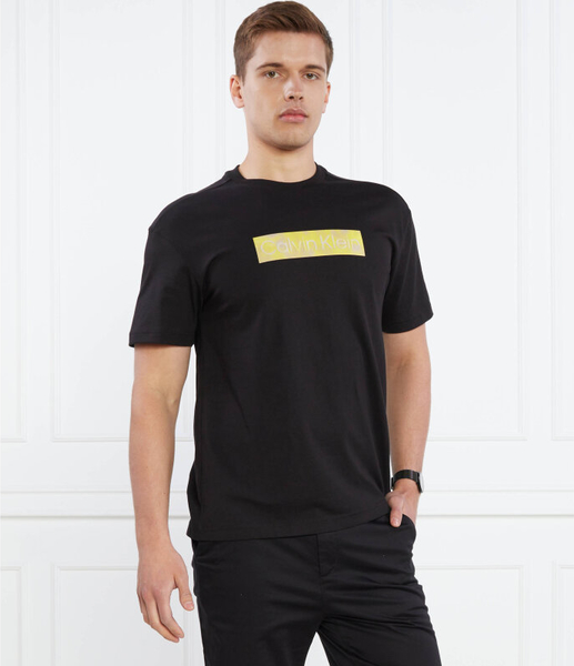 T-shirt Calvin Klein z krótkim rękawem w młodzieżowym stylu
