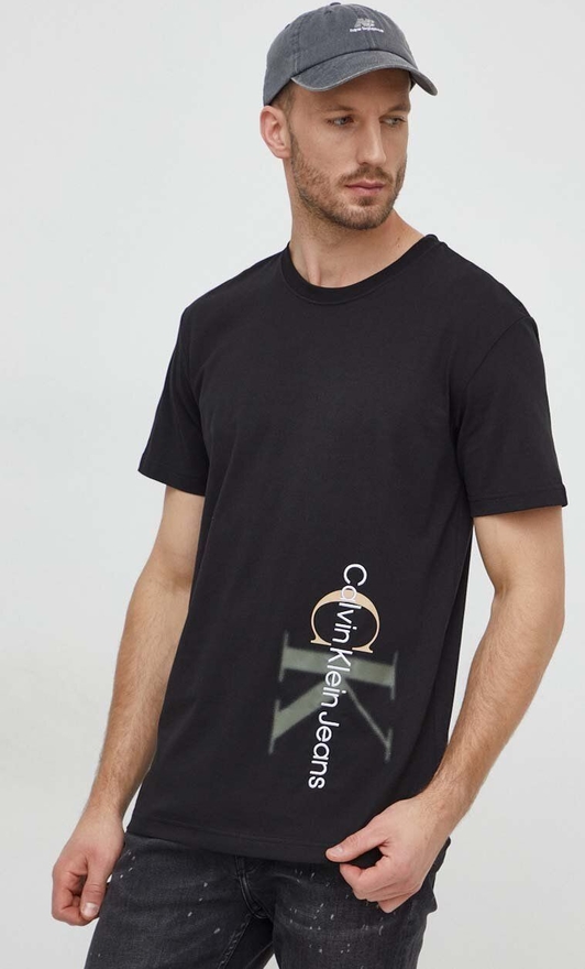 T-shirt Calvin Klein z krótkim rękawem w młodzieżowym stylu z nadrukiem