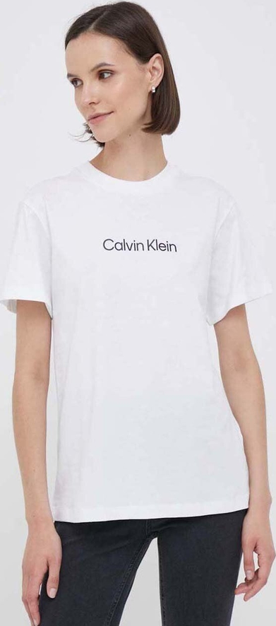 T-shirt Calvin Klein z okrągłym dekoltem w młodzieżowym stylu