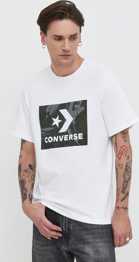 T-shirt Converse z bawełny z krótkim rękawem w młodzieżowym stylu