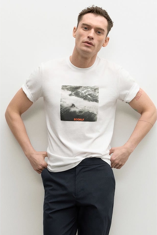T-shirt Ecoalf z bawełny z krótkim rękawem w młodzieżowym stylu