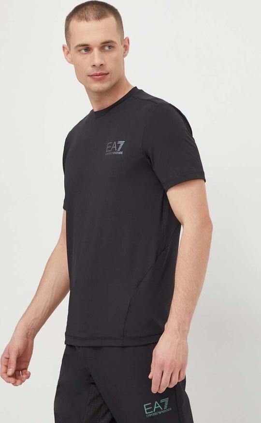 T-shirt Emporio Armani w sportowym stylu z krótkim rękawem
