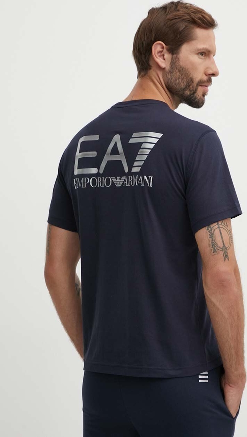 T-shirt Emporio Armani z bawełny w młodzieżowym stylu