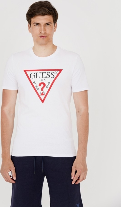 T-shirt Guess w młodzieżowym stylu z krótkim rękawem