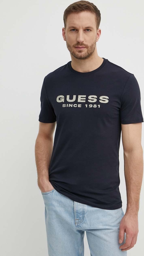 T-shirt Guess z nadrukiem w młodzieżowym stylu