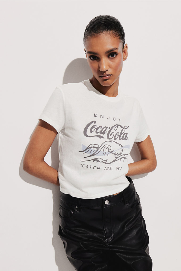 T-shirt H & M z okrągłym dekoltem w młodzieżowym stylu
