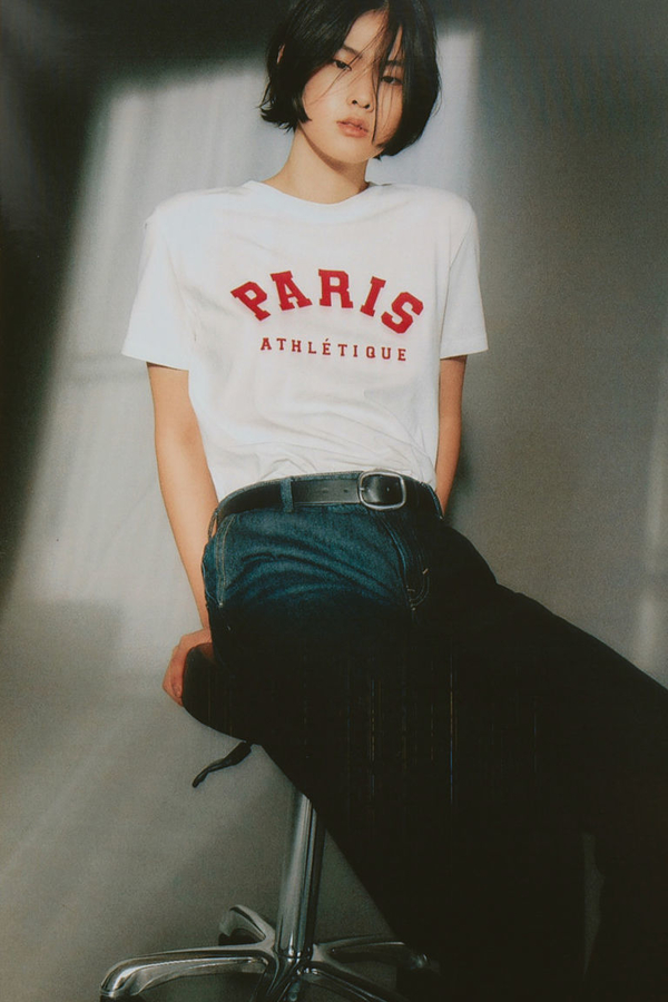 T-shirt H & M z okrągłym dekoltem w młodzieżowym stylu
