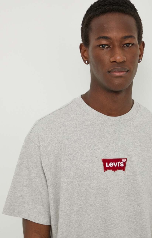 T-shirt Levis z bawełny w młodzieżowym stylu