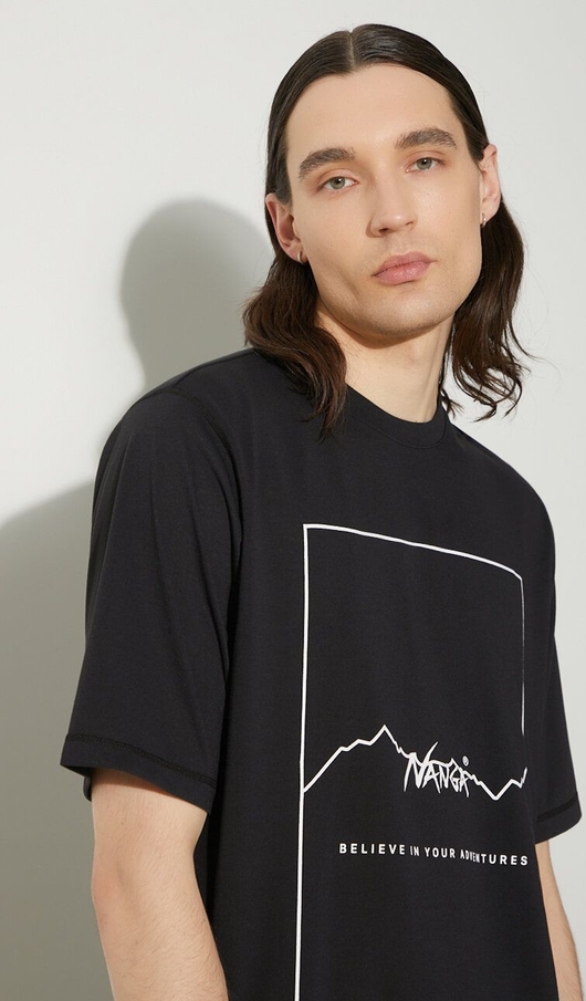T-shirt Nanga z nadrukiem z krótkim rękawem w młodzieżowym stylu