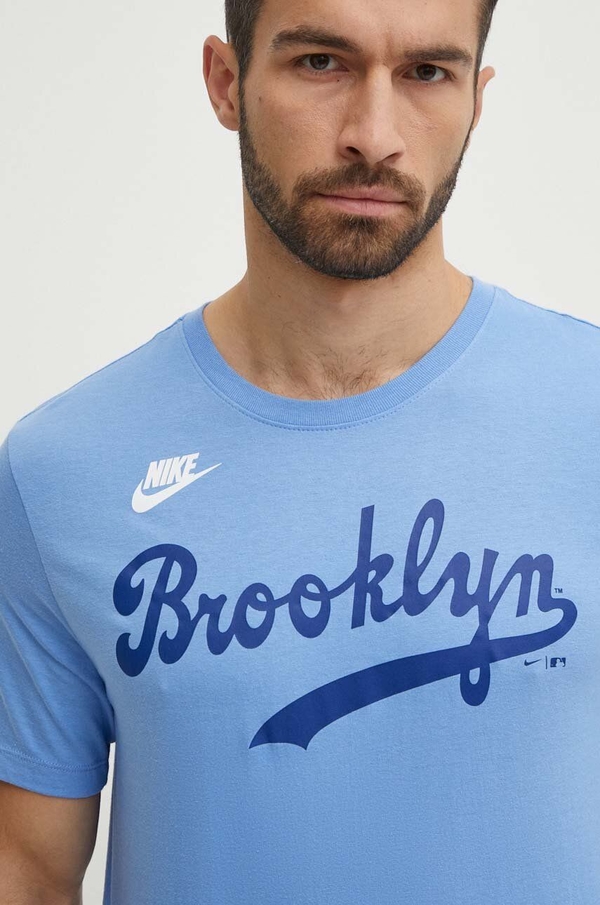 T-shirt Nike z nadrukiem w młodzieżowym stylu