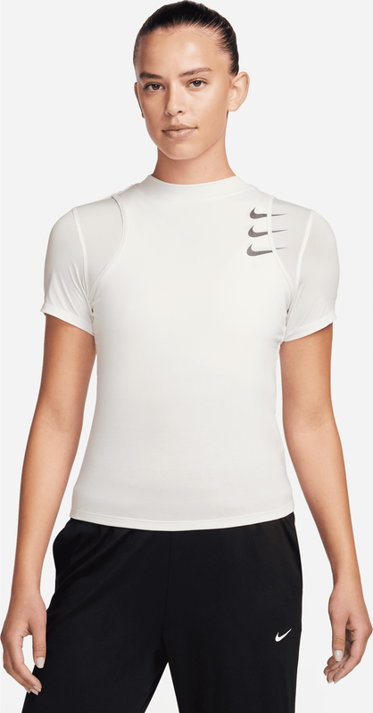 T-shirt Nike z okrągłym dekoltem z krótkim rękawem w sportowym stylu