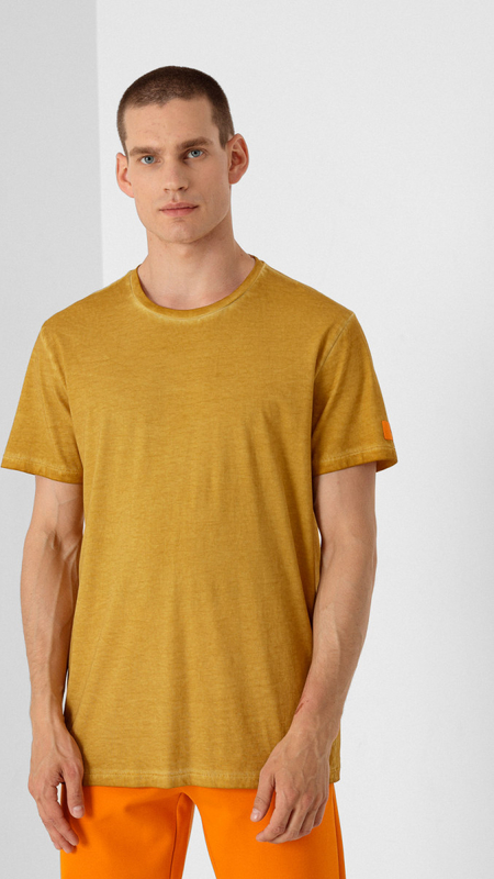 T-shirt Outhorn z bawełny w stylu casual z krótkim rękawem