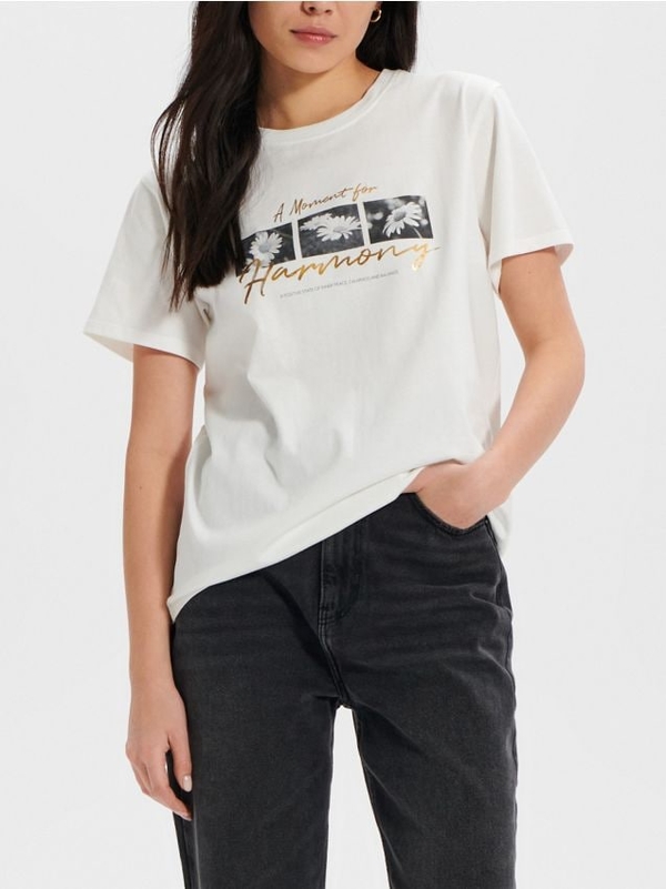 T-shirt Sinsay z okrągłym dekoltem w młodzieżowym stylu z krótkim rękawem