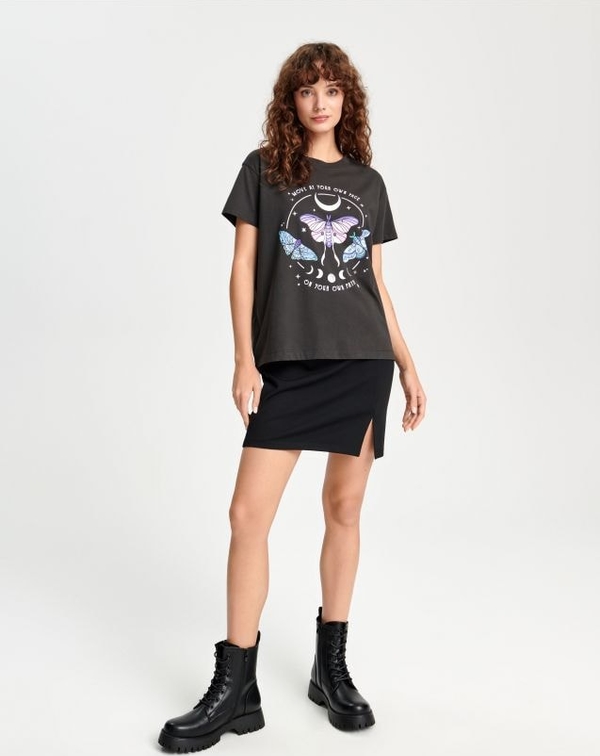 T-shirt Sinsay z okrągłym dekoltem z nadrukiem w młodzieżowym stylu