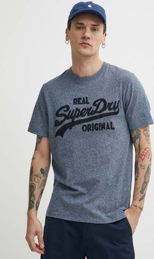 T-shirt Superdry w młodzieżowym stylu