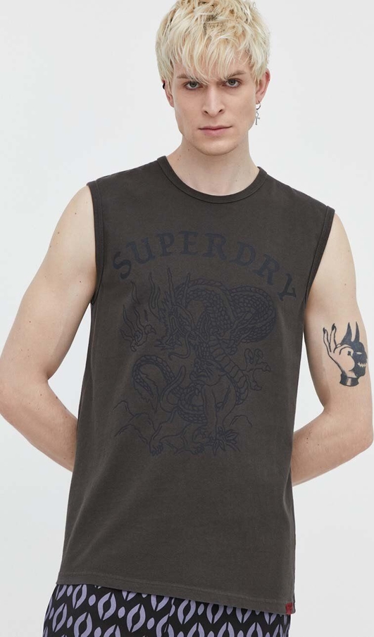 T-shirt Superdry z bawełny w młodzieżowym stylu