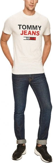 T-shirt Tommy Hilfiger z krótkim rękawem z bawełny w młodzieżowym stylu