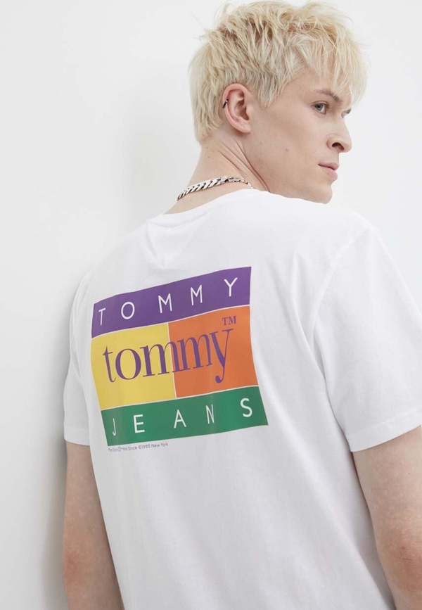 T-shirt Tommy Jeans w młodzieżowym stylu z nadrukiem