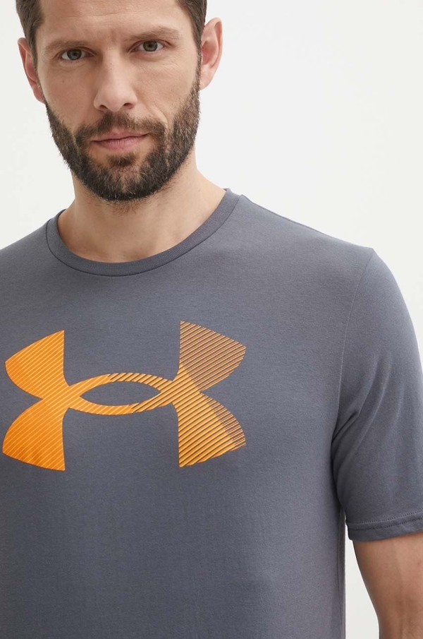 T-shirt Under Armour w sportowym stylu z krótkim rękawem z nadrukiem