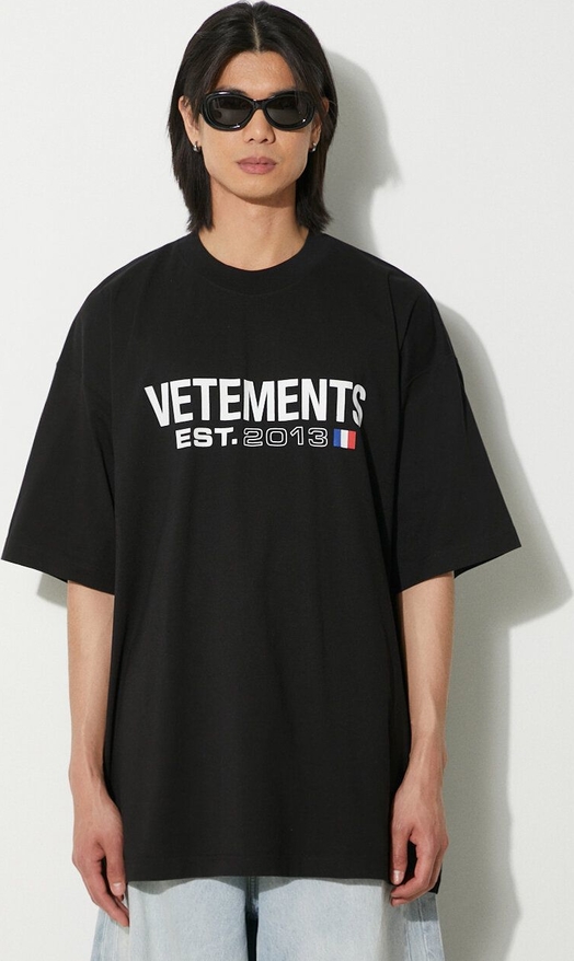 T-shirt Vetements w młodzieżowym stylu z bawełny z krótkim rękawem