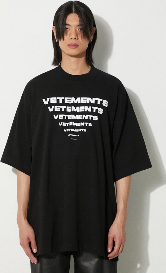 T-shirt Vetements z krótkim rękawem z bawełny w młodzieżowym stylu