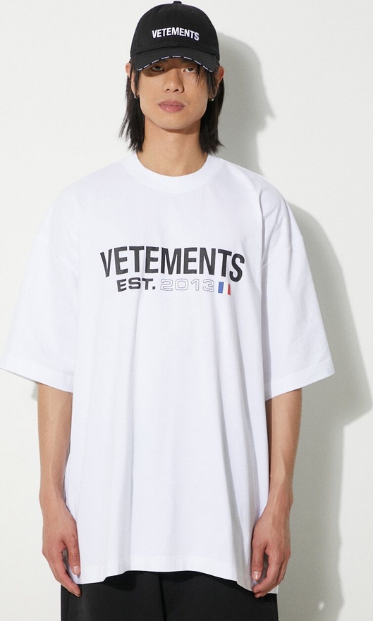 T-shirt Vetements z nadrukiem w młodzieżowym stylu z krótkim rękawem
