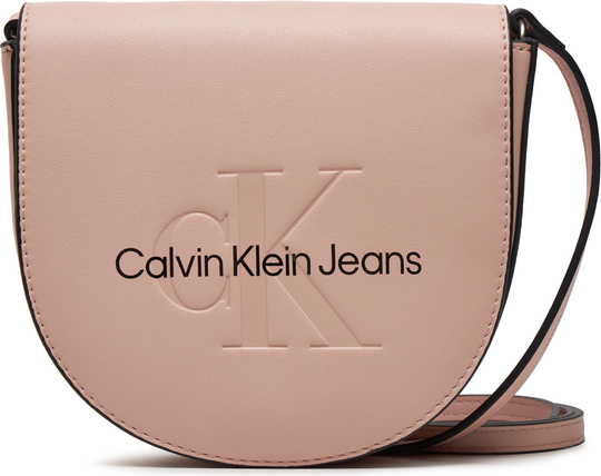 Torebka Calvin Klein matowa w młodzieżowym stylu na ramię