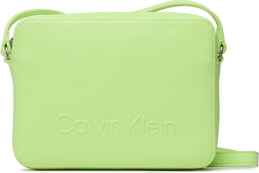 Torebka Calvin Klein średnia na ramię w młodzieżowym stylu